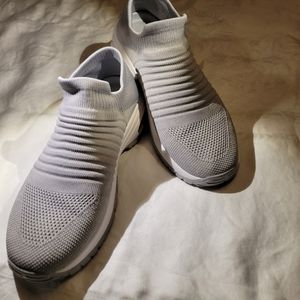 Cushionaire sneakers